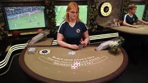 AduQ table lobby showing available games and betting limits